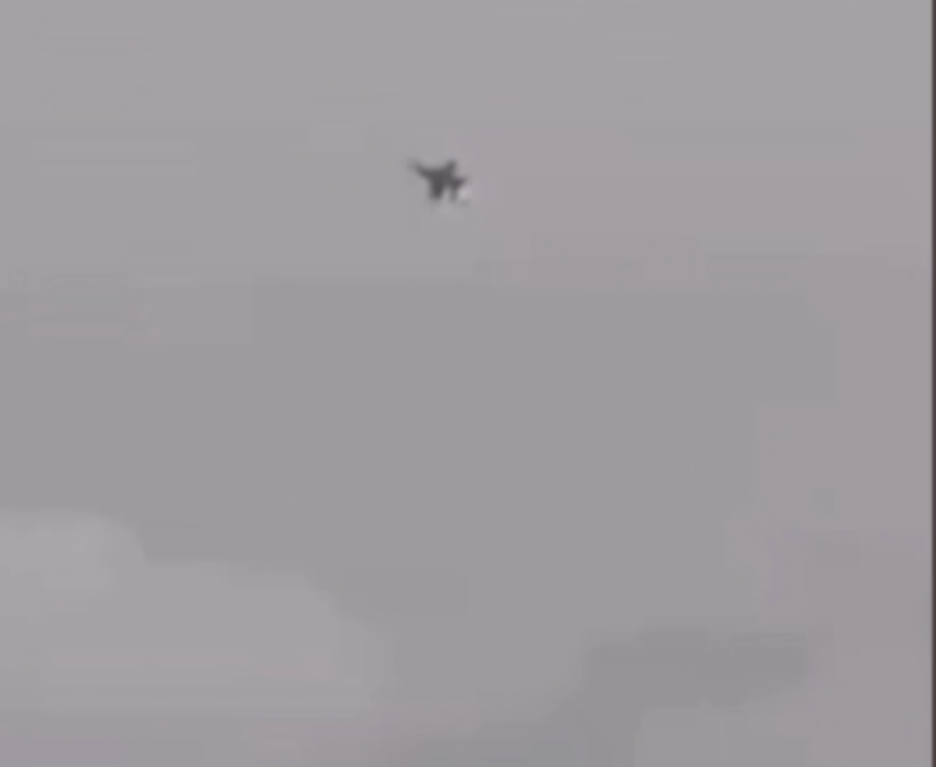 அமெரிக்க ‘F-18’ போர் விமானத்தைச் சுட்டு வீழ்த்தியது ஈரான்: வளைகுடா வான்பரப்பில் அதிரடி வேட்டை!
