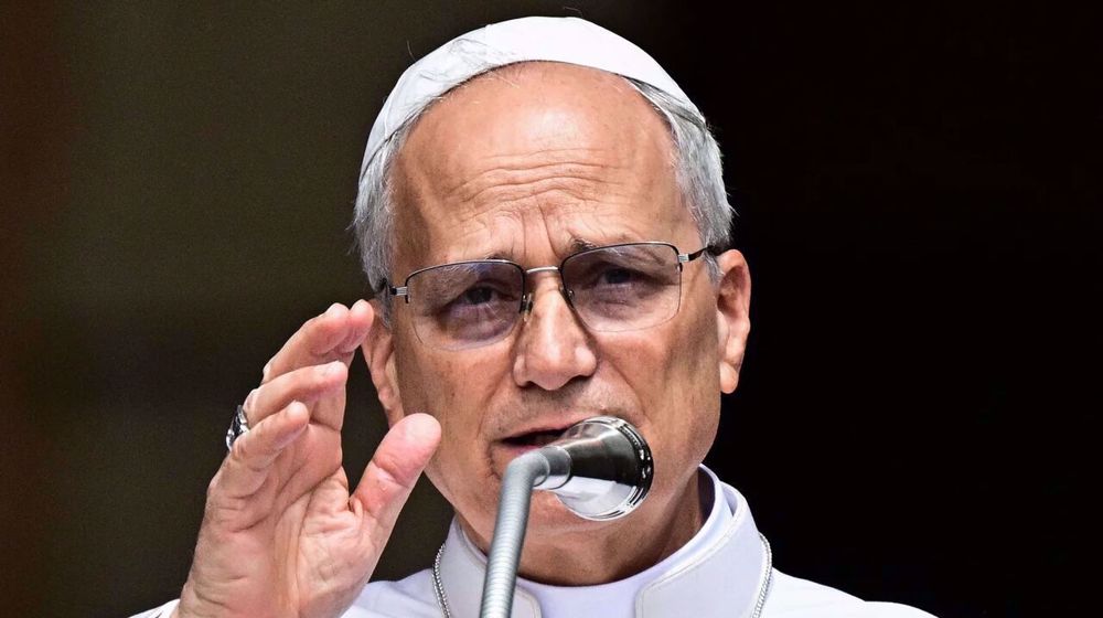 ஈரான் மீதான அமெரிக்க-இஸ்ரேலிய கூட்டுத் தாக்குதல்களைக் கண்டித்த திருத்தந்தை 14-ஆம் லியோ (Pope Leo XIV) அவர்களை அமெரிக்க அதிபர் டொனால்ட் டிரம்ப் கடுமையாகச் சாடியுள்ளார்.